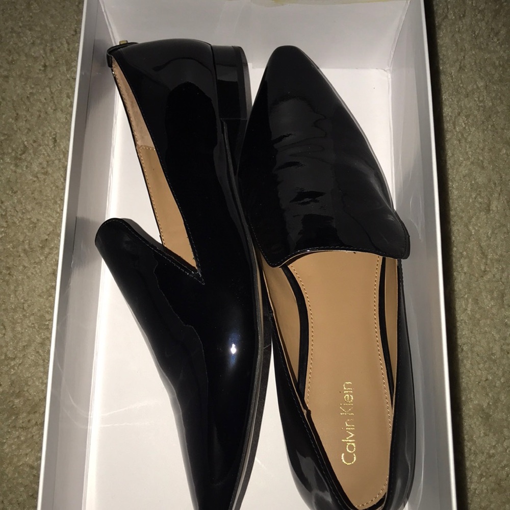 Slim fit dress shoe.